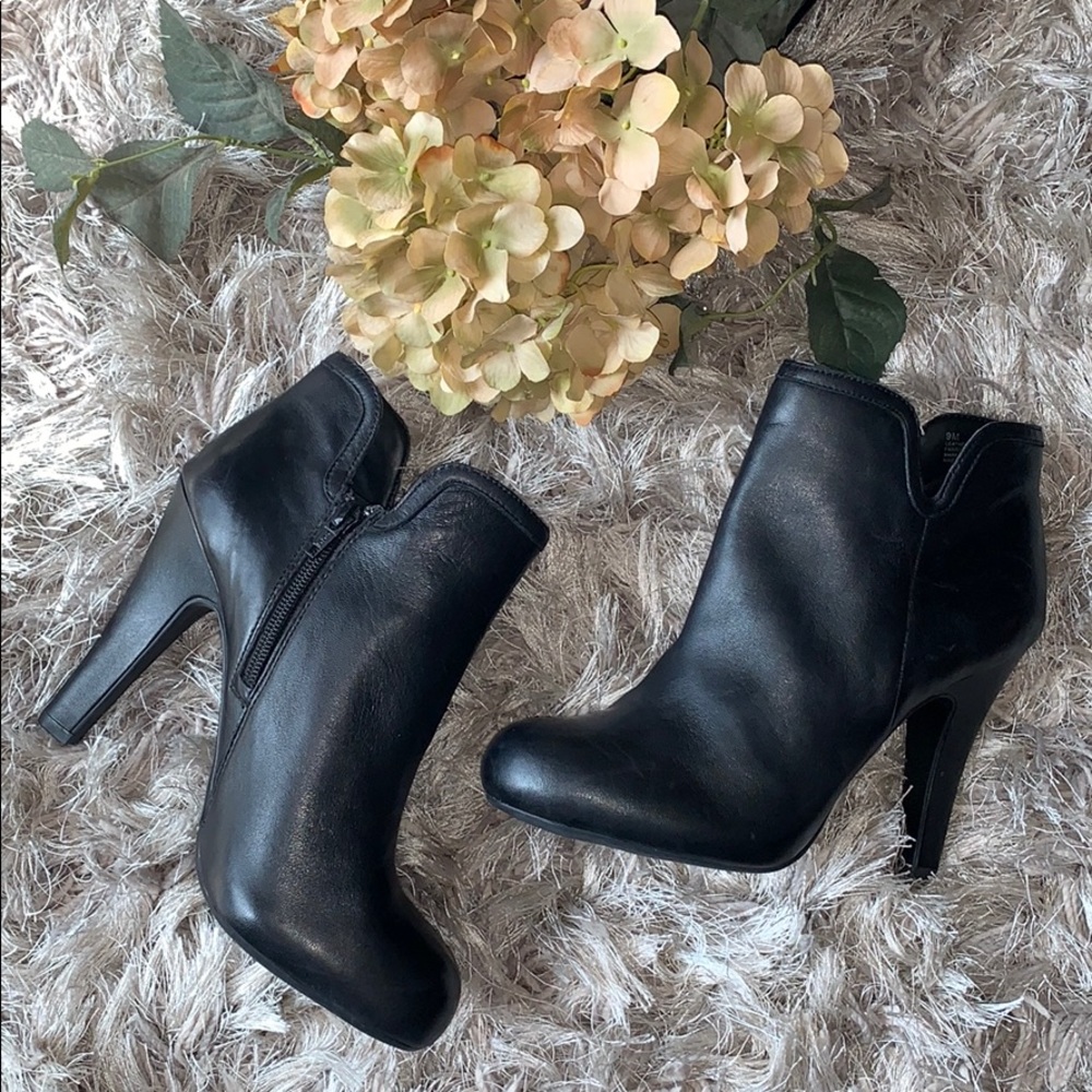 Gianni Bini Booties